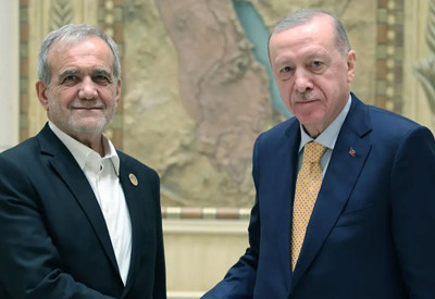 Cumhurbaşkanı Erdoğan'dan bayram diplomasisi. Pezeşkiyan ve Şahbaz ile görüştü
