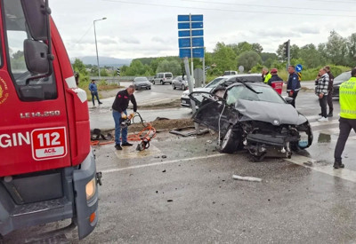 Sakarya'da otomobil, minibüs ve tır çarpıştı! 4'ü ağır 6 yaralı