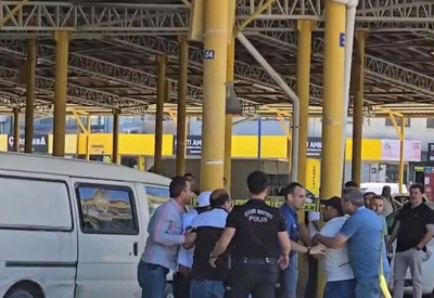 Kanlı infaz! Otomobile düzenlenen saldırıda sürücü ve hamile kadın öldü
