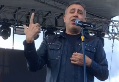 Doktorları dinlemedi, konser verdi: Haluk Levent sahnede fenalaştı