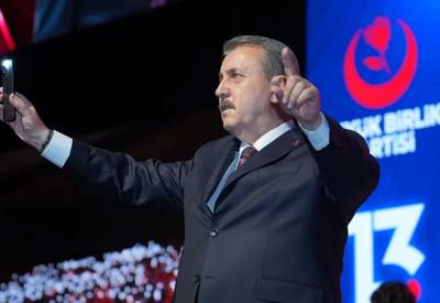 Büyük Birlik Partisi'nde Mustafa Destici yeniden genel başkan seçildi