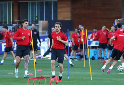 Montella'dan iki milli yıldızla özel görüşme