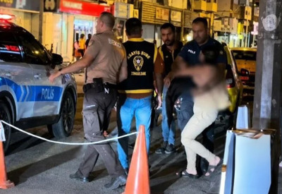 Şehrin göbeğinde çırılçıplak dolaştı! Ekiplere zor anlar yaşattı
