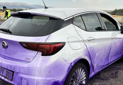 Araçları mora boyayan yol! Oto yıkamacıda uzun kuyruklar oluştu