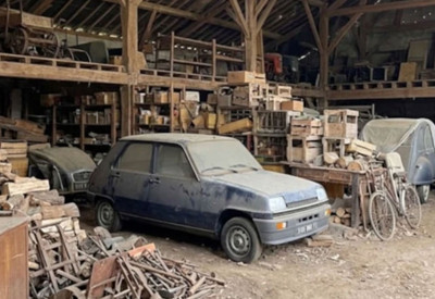 Fransa'da 43 yıldır dokunmadığı aracını 3 milyona sattı