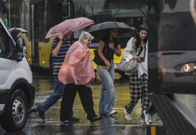 İstanbul'da sonbahar provası. Hava bir anda soğuyacak, sağanak bastıracak
