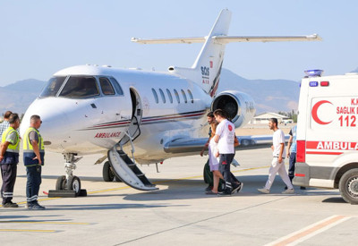 Girne'deki gemi kazasından kurtarılan hamile kadın ambulans uçakla Kocaeli'ye nakledildi