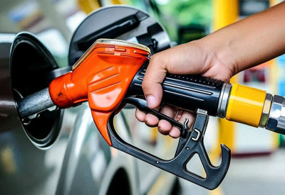 Benzine 2,47 TL ve motorine 7,76 TL zam geliyor
