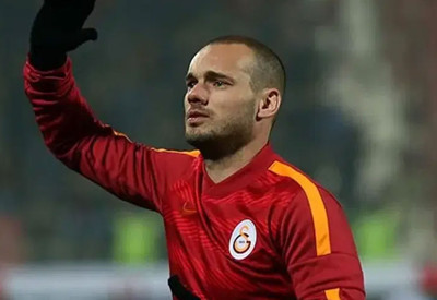 Galatasaray'ın eski yıldızı, eşyalarını açık artırmaya çıkardı