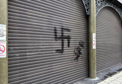 Camiye alçak saldırı: Avrupa hükümeti acil devreye girdi