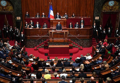 Fransa'da merkez sağ Senatoda çoğunluğunu korudu
