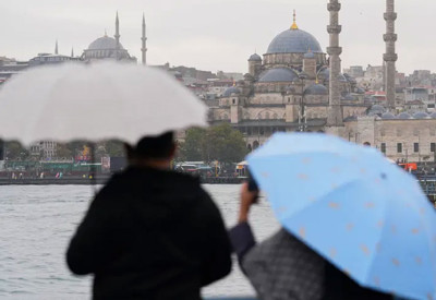 İstanbul'da kuvvetli sağanak. Valilikten 3 ilçe için uyarı
