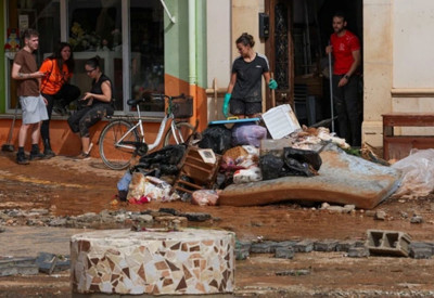 İspanya'da sel felaketi: Yollar göle döndü, insanlar evlerinde mahsur kaldı