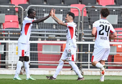 Burak Yılmaz ilk maçında farklı kazandı