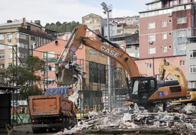 Ayazağa dere yatağı temizleniyor: 19 dükkan ve stadyumun yıkımı tamamlandı