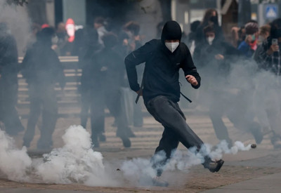 Belçika'da kaos! Şiddetli protestolarda yangınlar çıktı, onlarca kişi gözaltına alındı