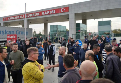 Hamzabeyli Sınır Kapısı'nda tır şoförlerinden eylem: Giriş ve çıkışlar kapatıldı
