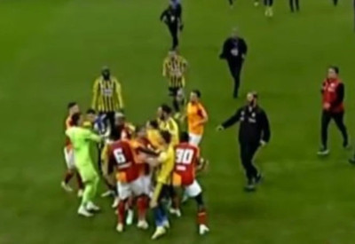 Galatasaray-Fenerbahçe derbisinin ardından saha karıştı!
