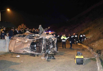 Erzurum'da feci kaza! Araç yoldan fırladı, alt caddeye düştü: 1 ölü, 3 ağır yaralı