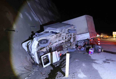 Kastamonu-Ankara kara yolunda can pazarı: Ilgaz geçidinde 2 kamyonet çarpıştı, 9 yaralı!