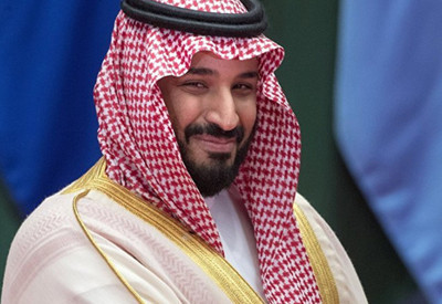 Suudi Arabistan'dan tarihi karar! Kadınlar kara çarşaf giymek zorunda değil...