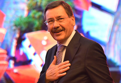 Melih Gökçek: Beyefendi ne derse emrindeyim