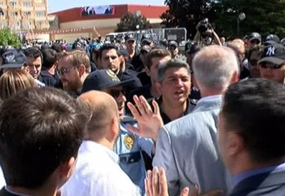 MHP Kurultayı'nda delegeler arasında kavga çıktı