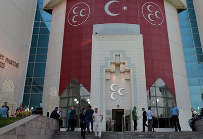 MHP'de 4 isme ihraç!