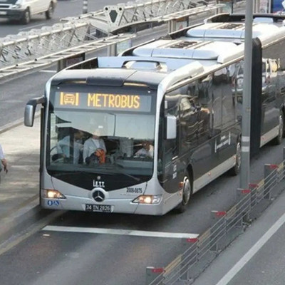 İstanbul'da metrobüs durağında 1 kişinin öldürülmesi: Şüphelilerden biri tutuklandı