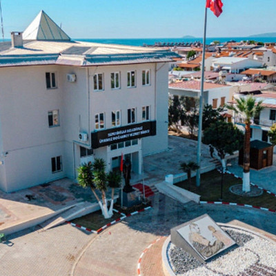Seferihisar Belediyesi'ne operasyon: Başkan Yardımcısı Pehlivan dahil 6 kişi gözaltında
