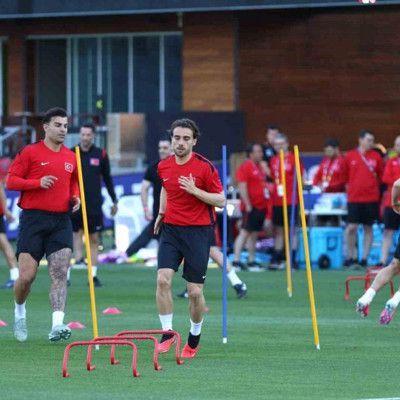 Montella'dan iki milli yıldızla özel görüşme