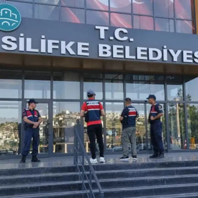 Silifke Belediyesi'ne operasyon: Belediye Başkanı dahil çok sayıda gözaltı var