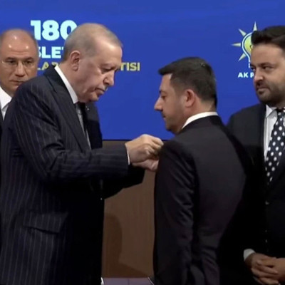 3 belediye başkanı daha resmen AK Parti'ye katıldı! Rozetlerini Erdoğan taktı