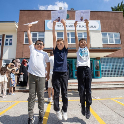 Karneler alındı, son ders zili çaldı! 18 milyon öğrenci için tatil zamanı