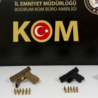 Muğla'da polisten kaçan 4 şüpheli, ruhsatsız silahlarla yakalandı