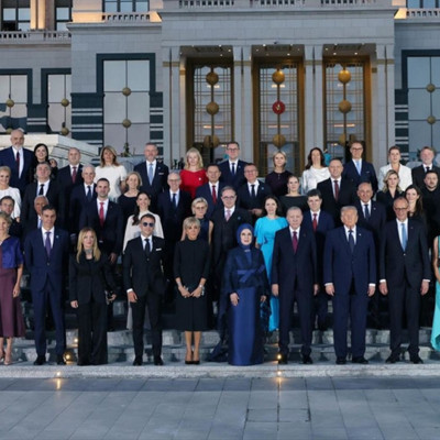 NATO Zirvesinde sıra dışı olay! Avrupa ülkesini iki farklı lider temsil etti