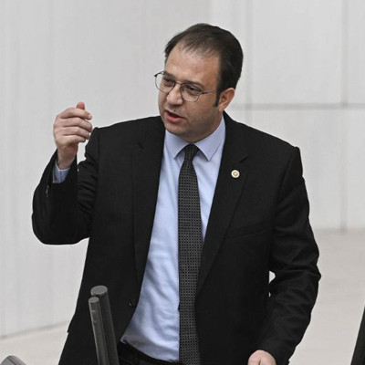 CHP'li vekil Yeni Parti'yi hedef aldı: Önce cuma namazına sonra kulübe gidiyorlar