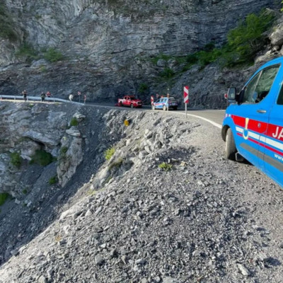 Antalya'da korkunç kaza: Uçuruma yuvarlanan otomobildeki 5 kişi can verdi