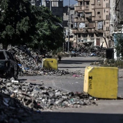 Gazze'de İsrail'in yıktığı binanın enkazından iki aileye ait 99 cenaze çıkarıldı