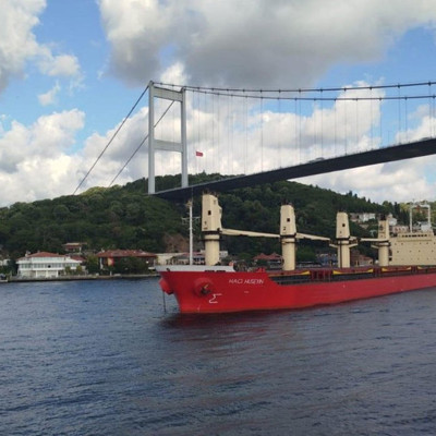 İstanbul Boğazı'nda arızalanan gemi çekildi, trafik yeniden açıldı