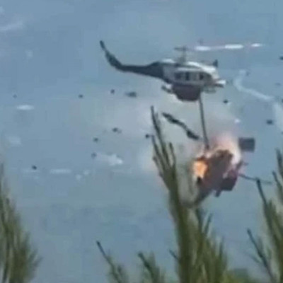 Yunanistan'da helikopterler havada çarpıştı