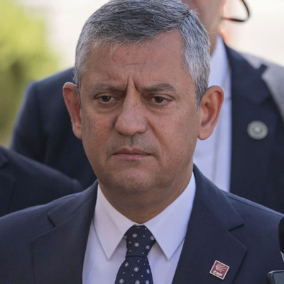 Özel’den istifa çağrısı: Darbecilerden, butlancılardan kurtulun Yeni Parti'ye buyurun