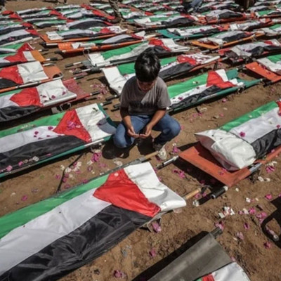Gazze'de enkazdan çıkarılan 112 Filistinli son yolculuğuna uğurlandı