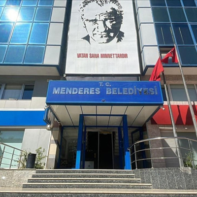 Menderes Belediyesi'ne operasyon: Başkan İlkay Çiçek dahil 13 kişi gözaltında