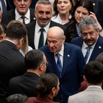 Meclis'te tarihi anlar: Devlet Bahçeli oylamanın ardından DEM Partililerle selamlaştı