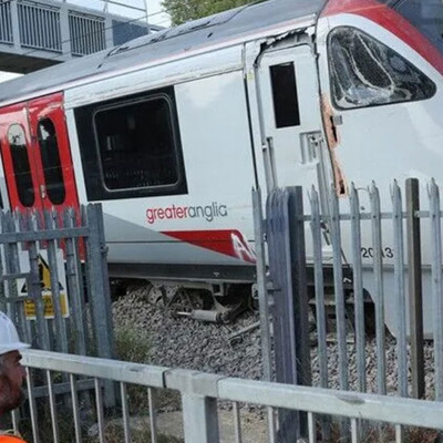İngiltere’de peş peşe tren kazaları
