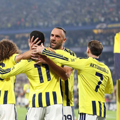 Fenerbahçe taraftarından yıldız futbolcuya tepki: Oyundan çıkarken ıslıklandı