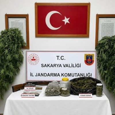 Sakarya'da uyuşturucu ve kaçak alkol operasyonunda 2 şüpheli tutuklandı