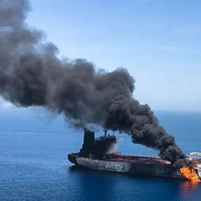 Husilerden Suudi Arabistan'a ait petrol tankerine saldırı
