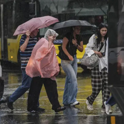 İstanbul'da sonbahar provası. Hava bir anda soğuyacak, sağanak bastıracak